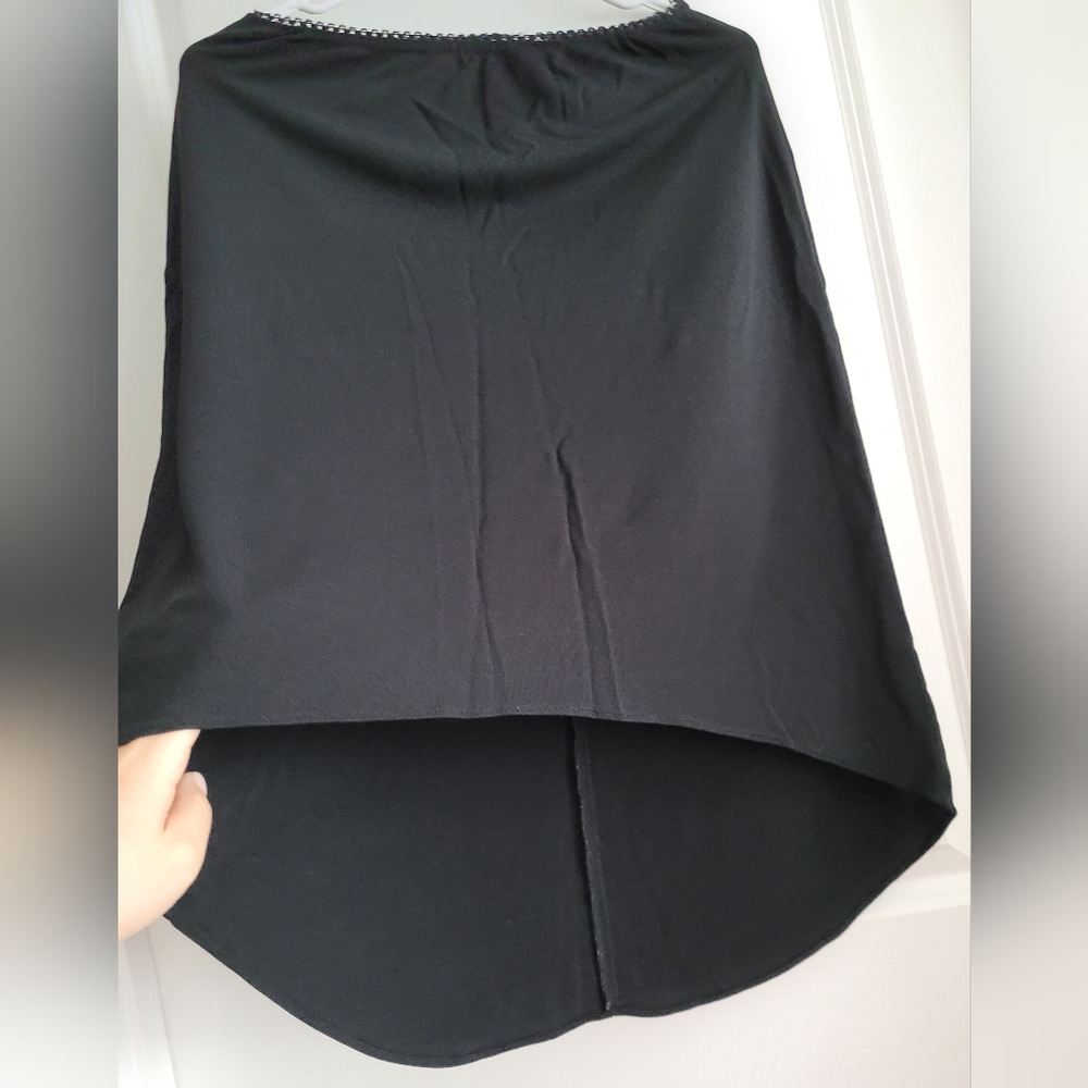 Tracks Medium Black Skirt Hi-Low